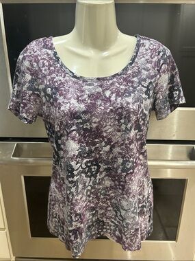 Short Sleeve Skimpact Floral Print Top in Purple with body shaping under top